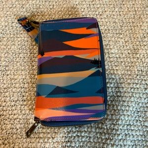 Wander wallets large full zip wallet